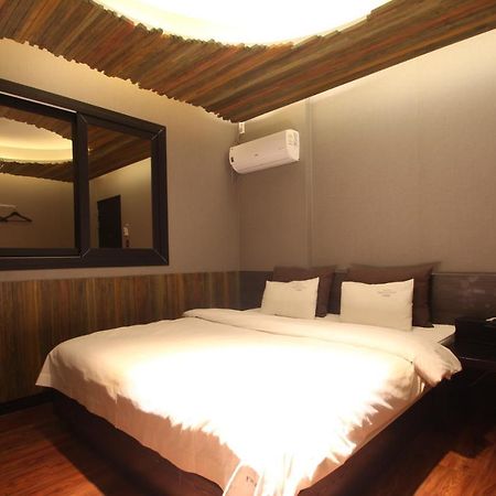 French Code Hotel Changwon Exterior foto