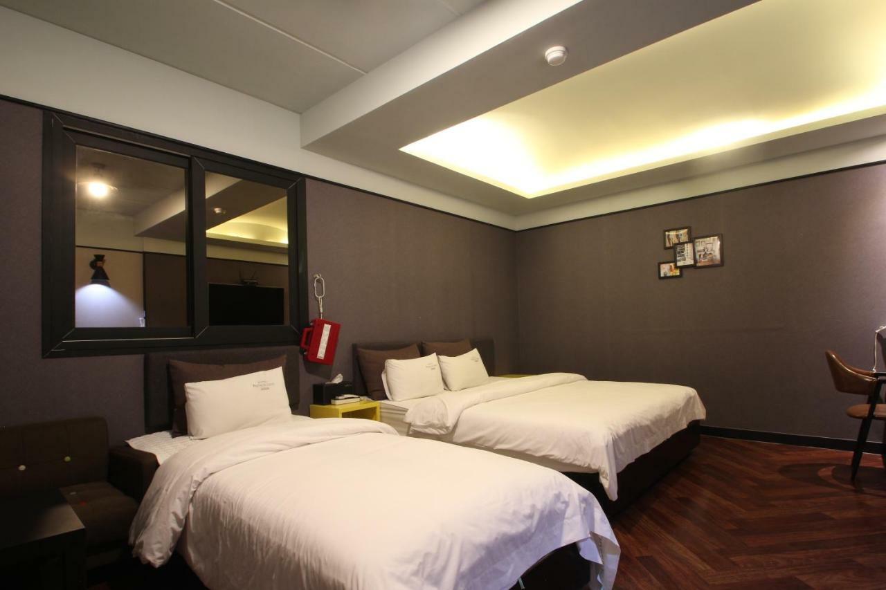 French Code Hotel Changwon Exterior foto