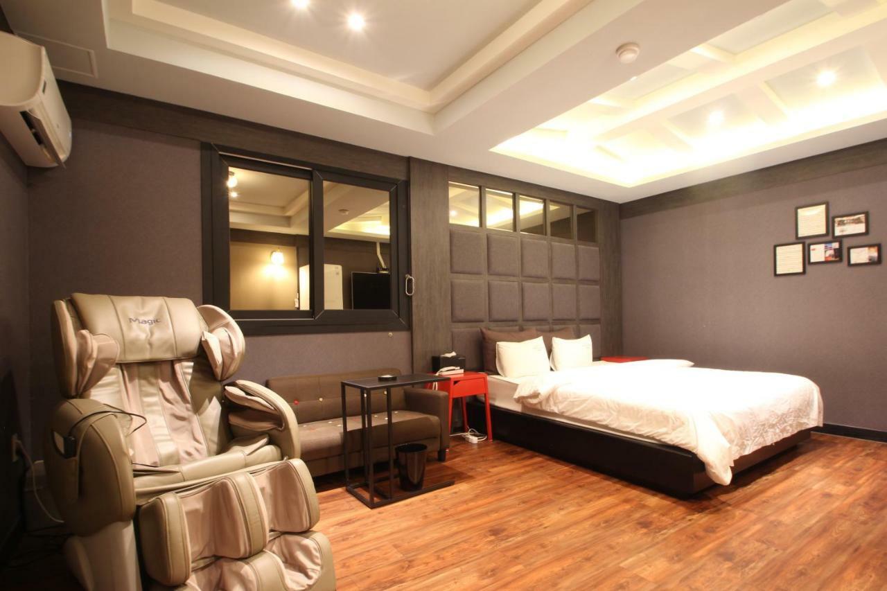 French Code Hotel Changwon Exterior foto