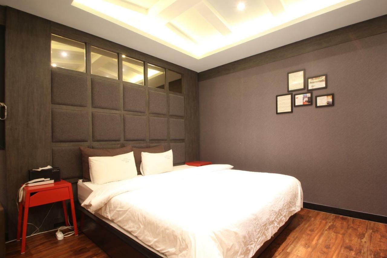 French Code Hotel Changwon Exterior foto
